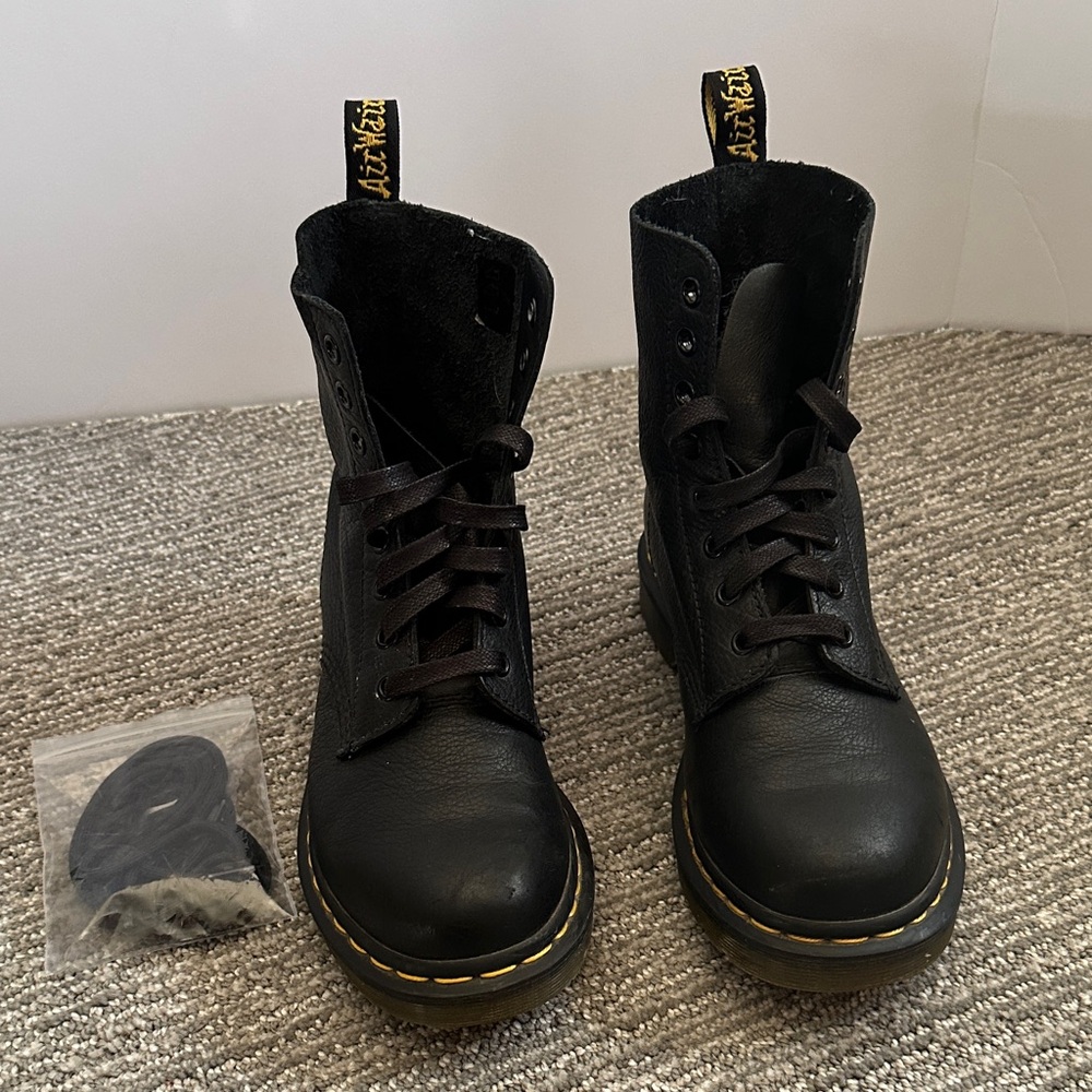 Dr. Marten 1460 Women’s Pascal Boots